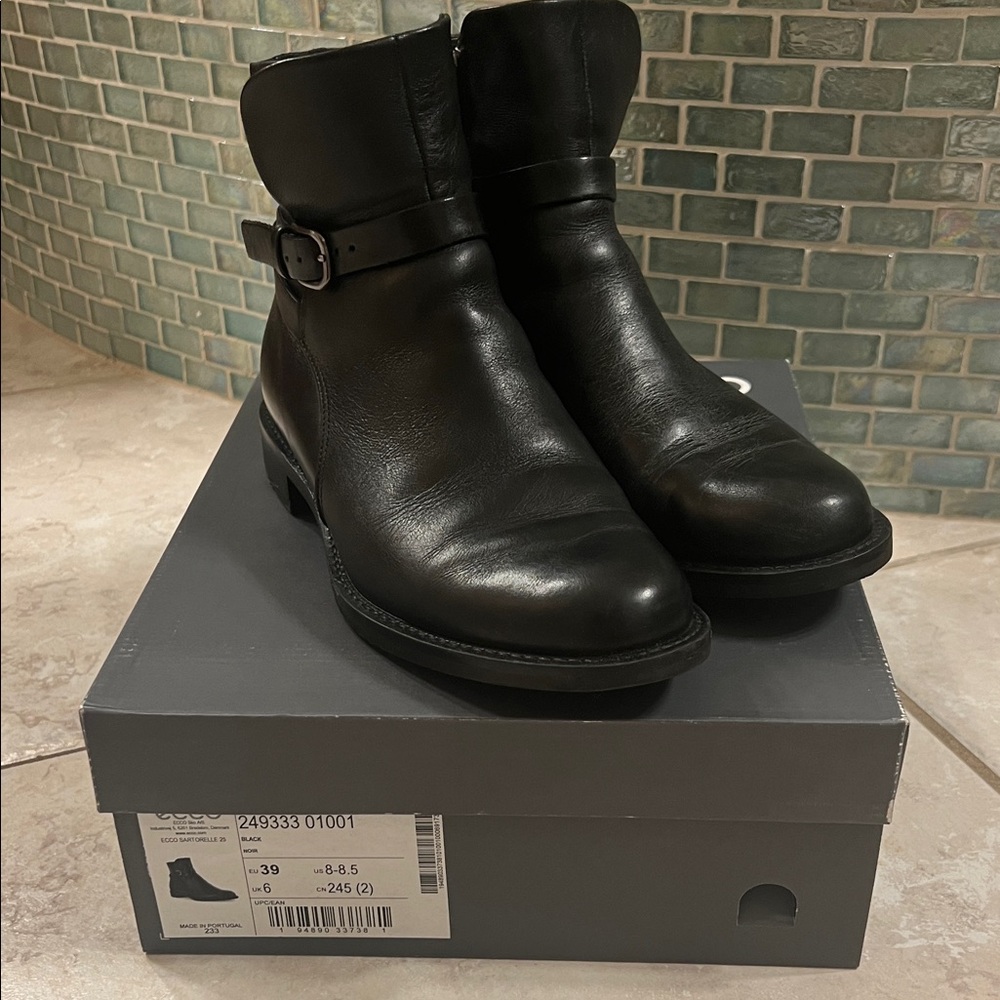 Ecco Black Leather Ankle Booties